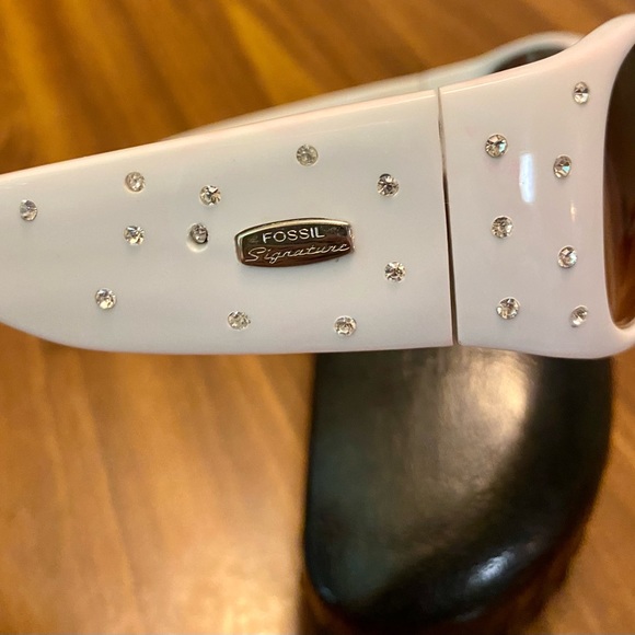 Fossil Signature Cat No. 2 Sunglasses - Picture 3 of 14